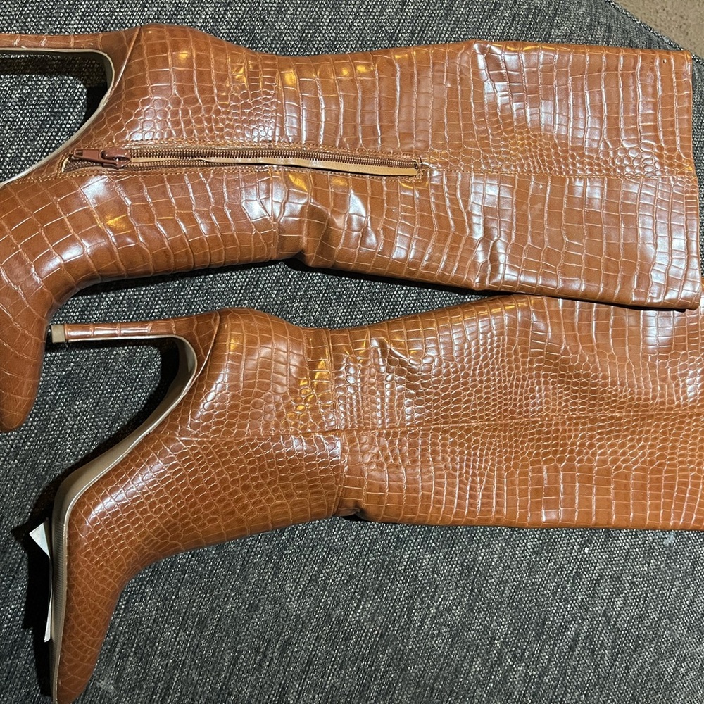 Madden girl boots size 5
